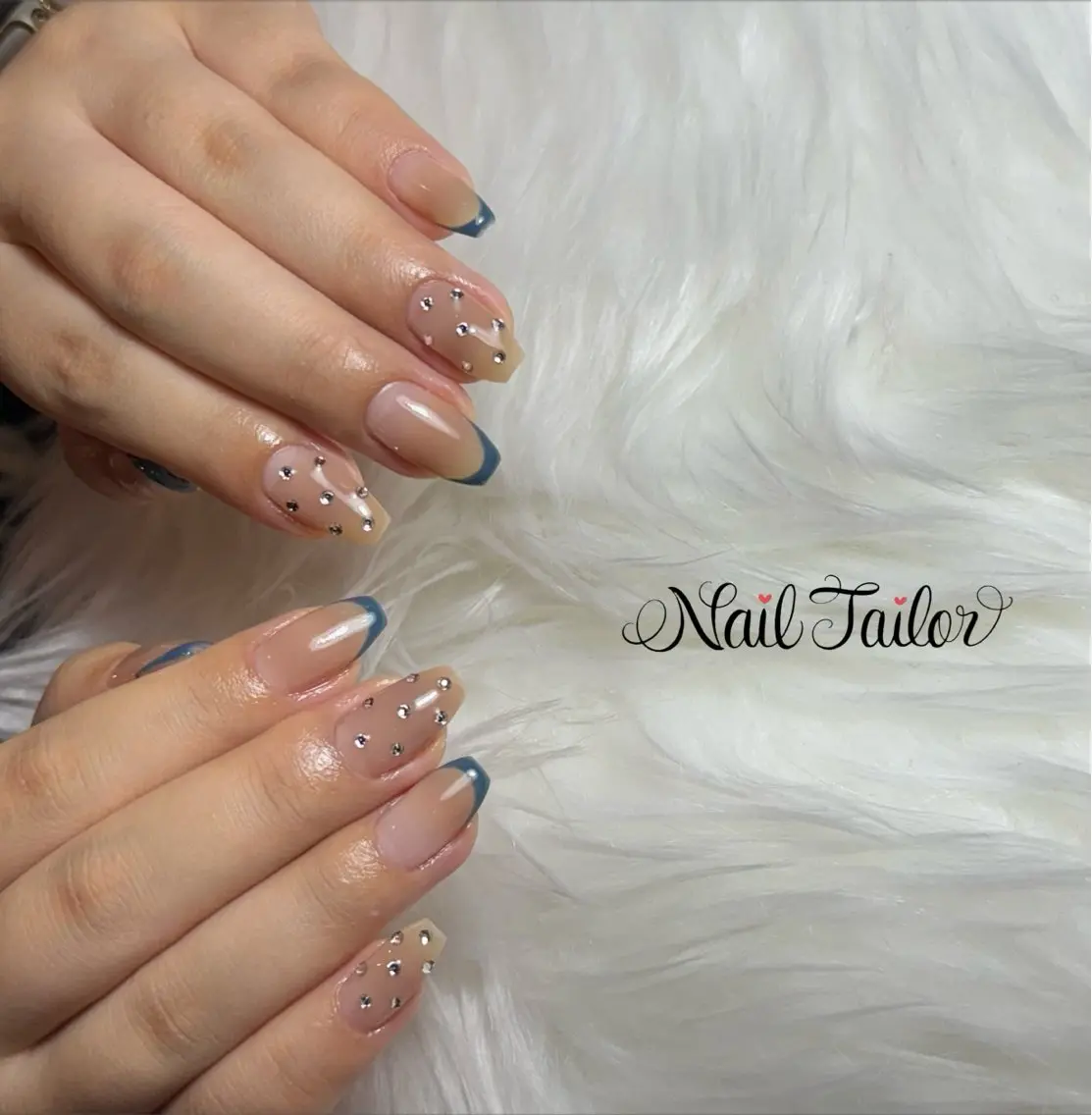 ネイル ブルー フレンチネイル キラキラネイル 黄色 ハンドネイル NailTailor ネイルテイラーのネイルデザイン