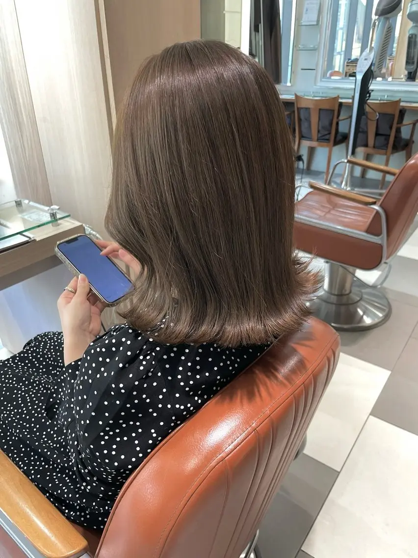 ミディアム カラー ベージュカラー ブリーチ 透明感カラー ダブルカラー ブリーチなしカラー ヘアカラー トリートメント 青沼夏未/オリーブ/ 寒色カラーのヘアスタイル