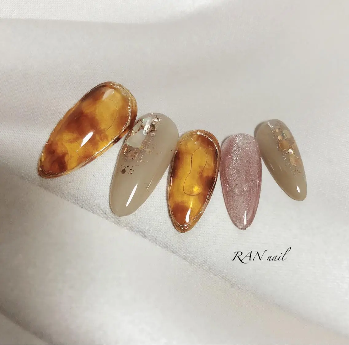 ネイル べっ甲ネイル フットネイル ニュアンスネイル オフィスネイル ワンカラーネイル ハンドネイル フットネイル RAN nailのネイルデザイン