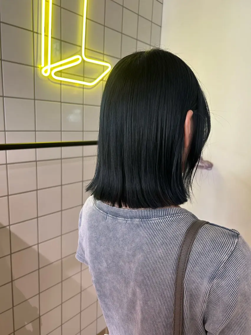 カラー ネイビーカラー カット ヘアカラー ベージュ/ダブルカラ ー/新潟駅/青柳萌果のヘアスタイル