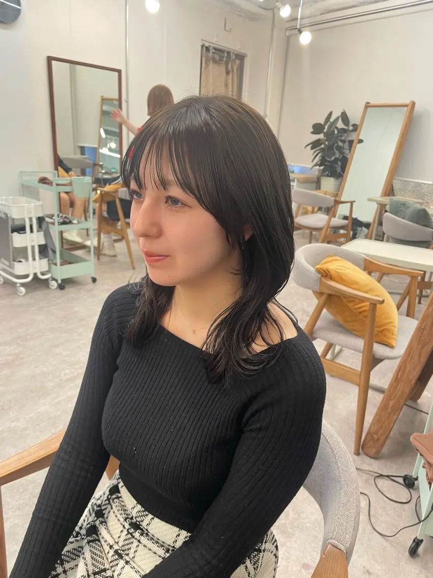 セミロング ヘアカラー 顔まわりレイヤー 透明感カラー🩵🩵のヘアスタイル