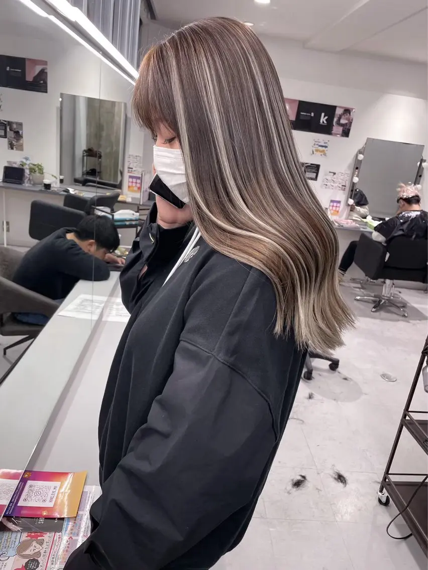 ロング カラー ベージュカラー ブリーチ ハイライトカラー ハイライト 荒金 大翔のヘアスタイル