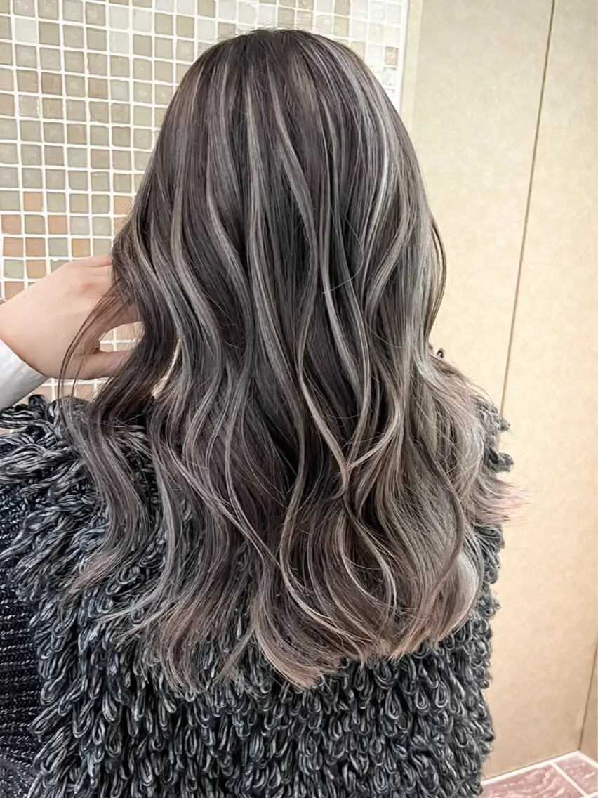 ロング カラー シールエクステ バレイヤージュ ベージュカラー ブリーチ ケアブリーチ ヘアカラー トリートメント 大阪梅田/レイヤー/ ハイライト/yuuのヘアスタイル