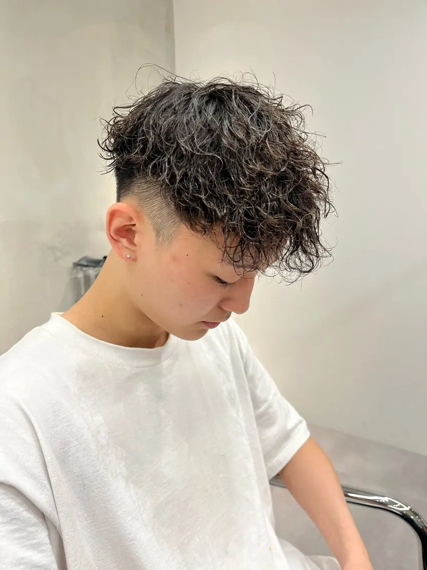ショート パーマ メンズ ⚡メンズパーマフ ェードカットTomyのヘアスタイル