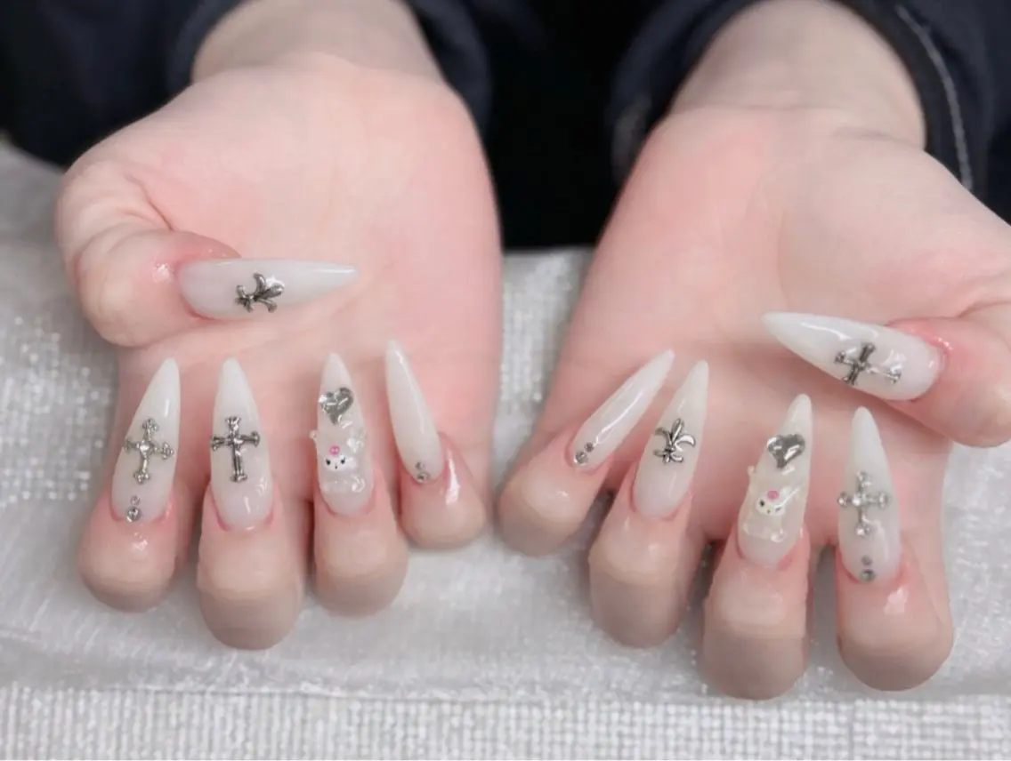 ネイル フレンチネイル ジェルネイル ガラスフレンチ ハロウィン ハート ハンドネイル H.baby Nail Salonのネイルデザイン