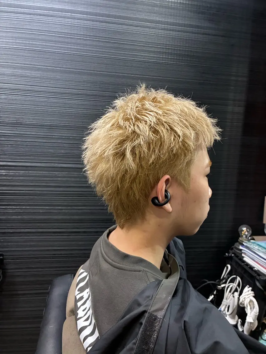 ショート カラー ベージュカラー ブリーチ カット ヘアカラー 山本 雅由のヘアスタイル