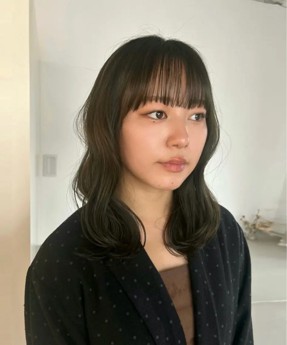 ミディアム カラー オリーブカラー カット ヘアカラー トリートメント chico .のヘアスタイル