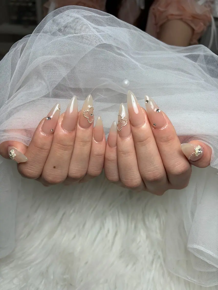 ネイル アートネイル 長さ出し ジェルネイル 韓国ネイル マグネットネイル ハンドネイル Cloudy Chan Nailのネイルデザイン