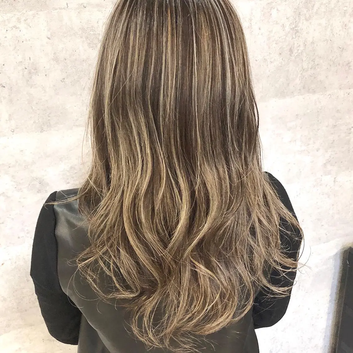 ロング カラー ハイライトカラー ハイライト ✨MiL✨ ✨心斎橋✨のヘアスタイル
