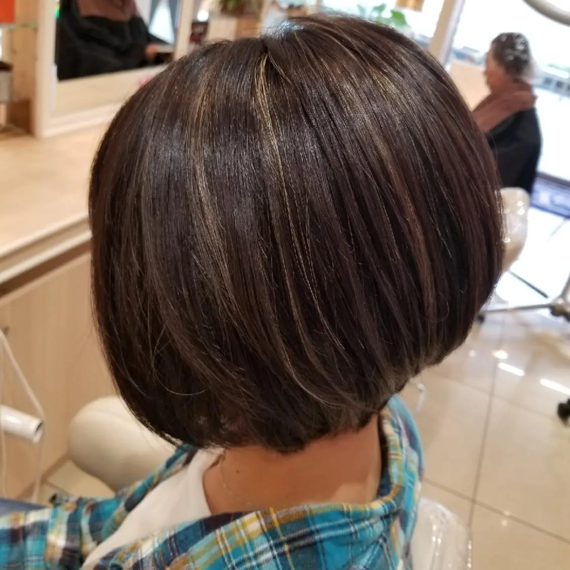 ショート カラー 山内 佐江子のヘアスタイル