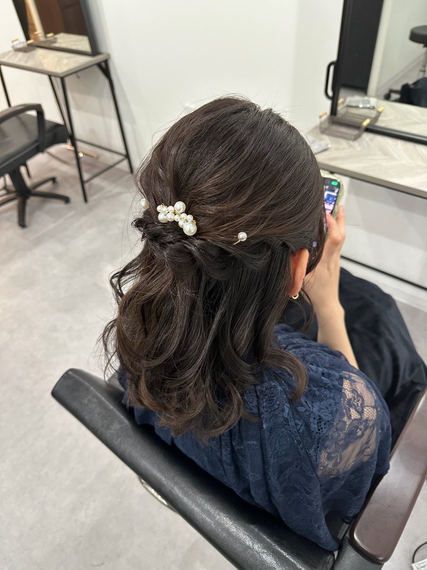 セミロング ヘアアレンジ ヘアセット 🌈髪質改善🌈 過去の1艶サラ体験✨のヘアスタイル
