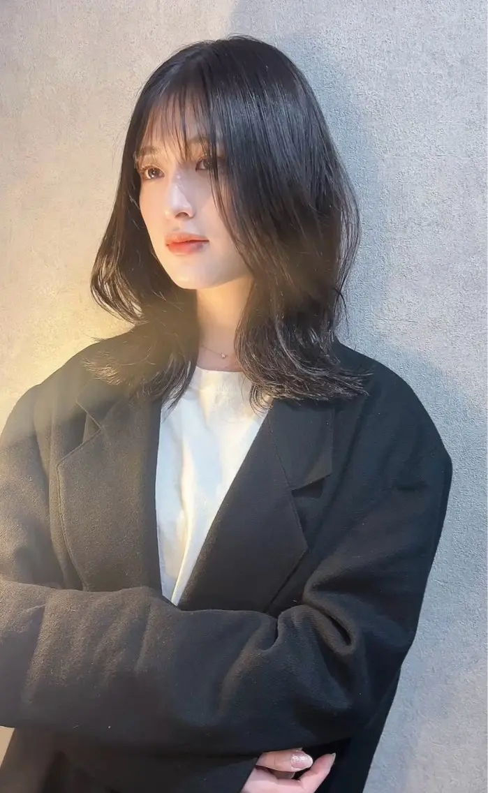 セミロング カラー くびれヘア レイヤーカット カット ヘアカラー トリートメント 城 慎太郎のヘアスタイル