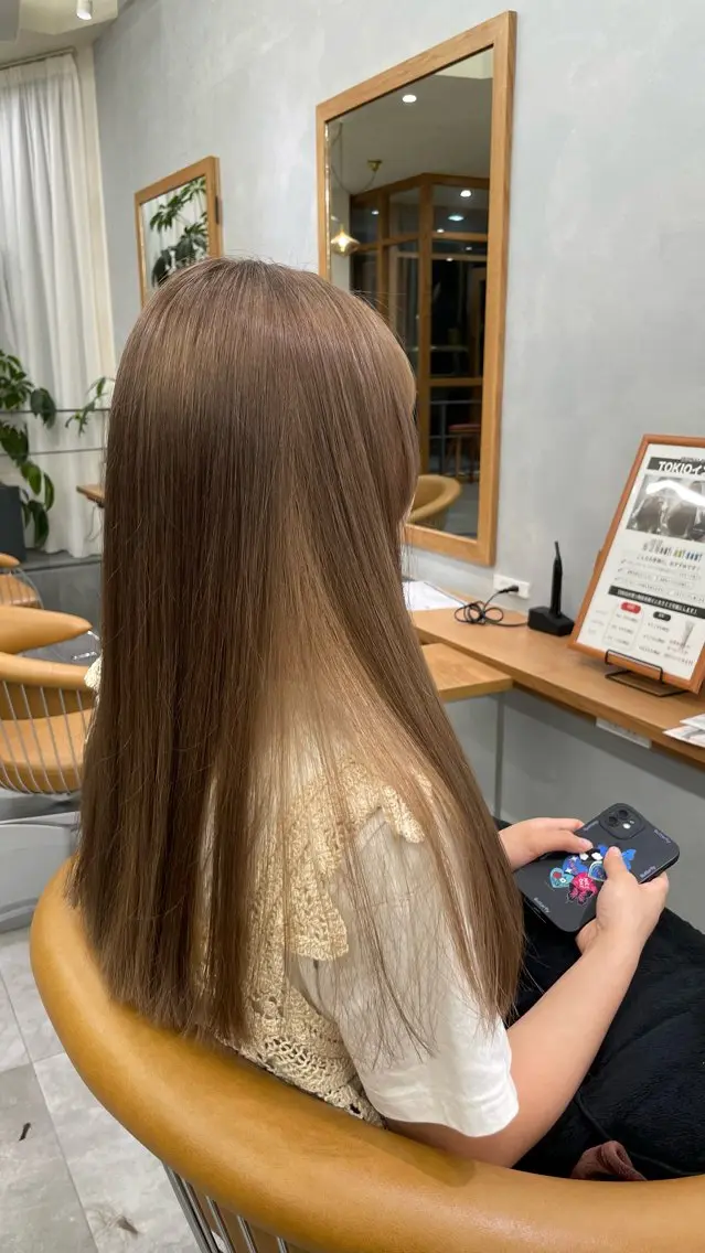 ロング カラー ブリーチ ハイトーンカラー ロング 澤田 真凛のヘアスタイル
