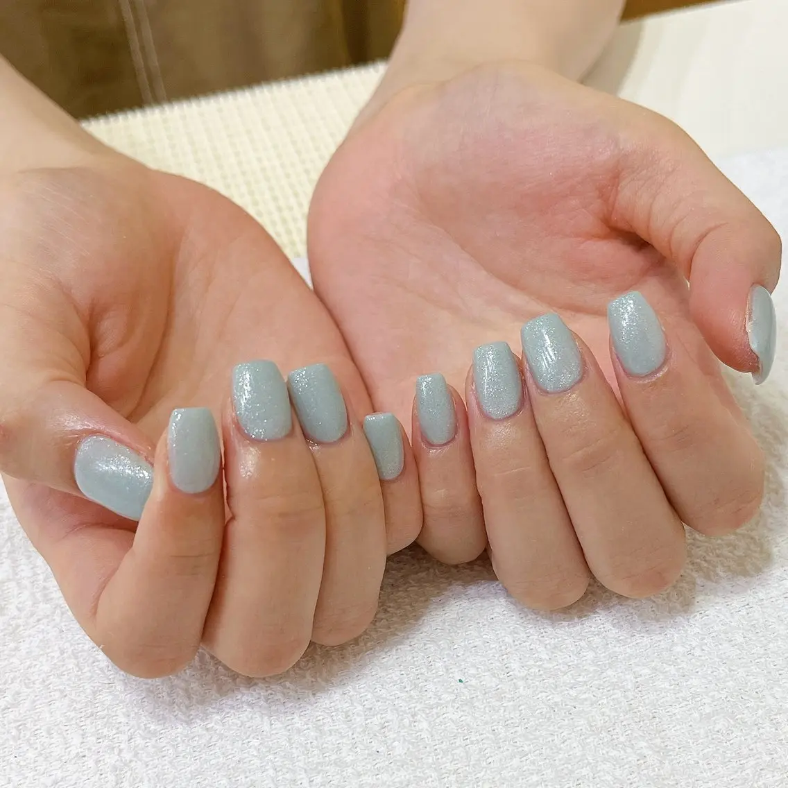 ネイル ラメ(グリッター) 水色 ワンカラーネイル 伊藤 愛のネイルデザイン