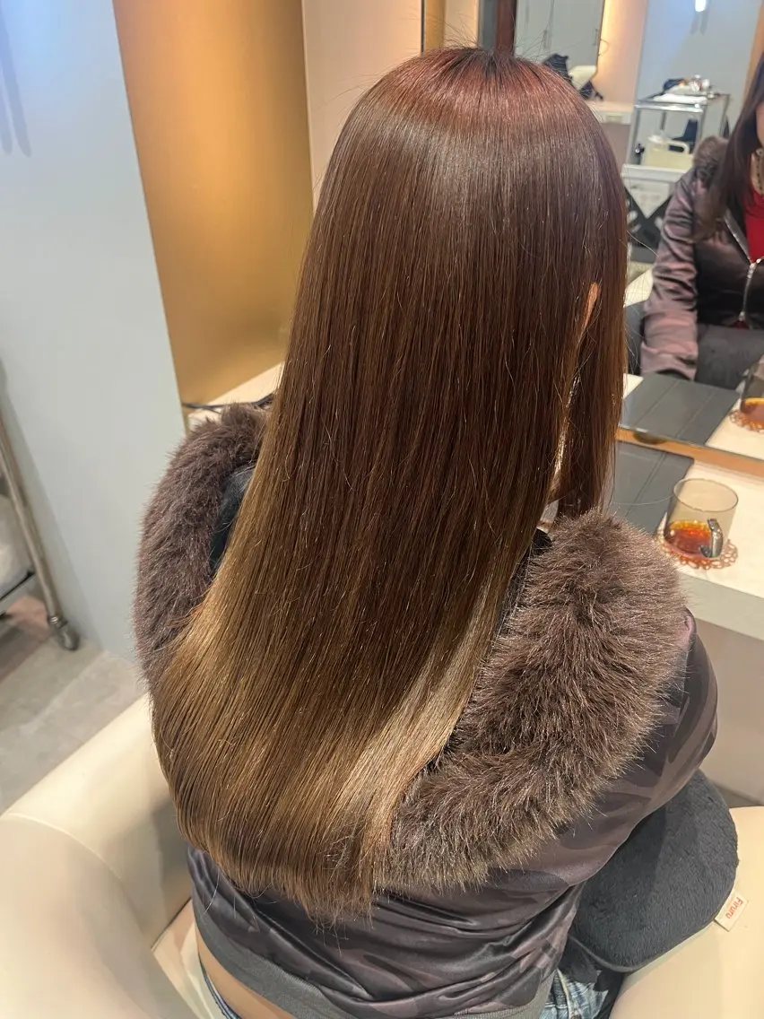 酸性ストレート 自然な癖のない艶髪を再現!! お風呂上がり洗って乾かしただけでツル艶ヘアーが毎日続きます。の写真