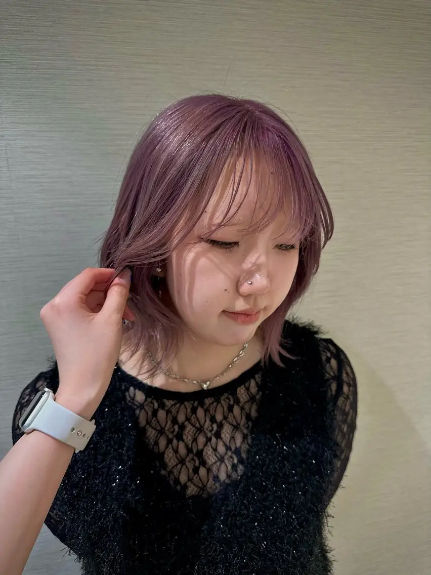 ミディアム カラー ヘアアレンジ タイトボブ個性派カラ ーAKANEのヘアスタイル