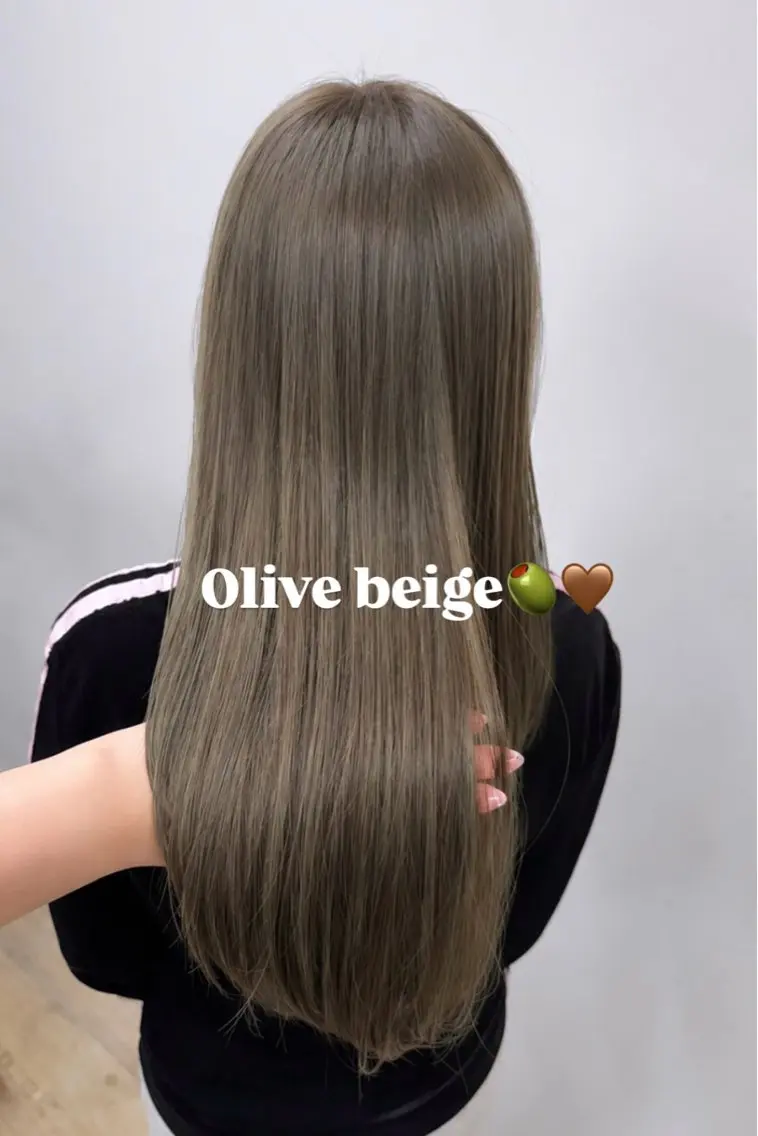 ロング カラー ベージュカラー ブリーチ ブリーチなしカラー オリーブベージュ ヘアカラー まお モデル様募集中のヘアスタイル