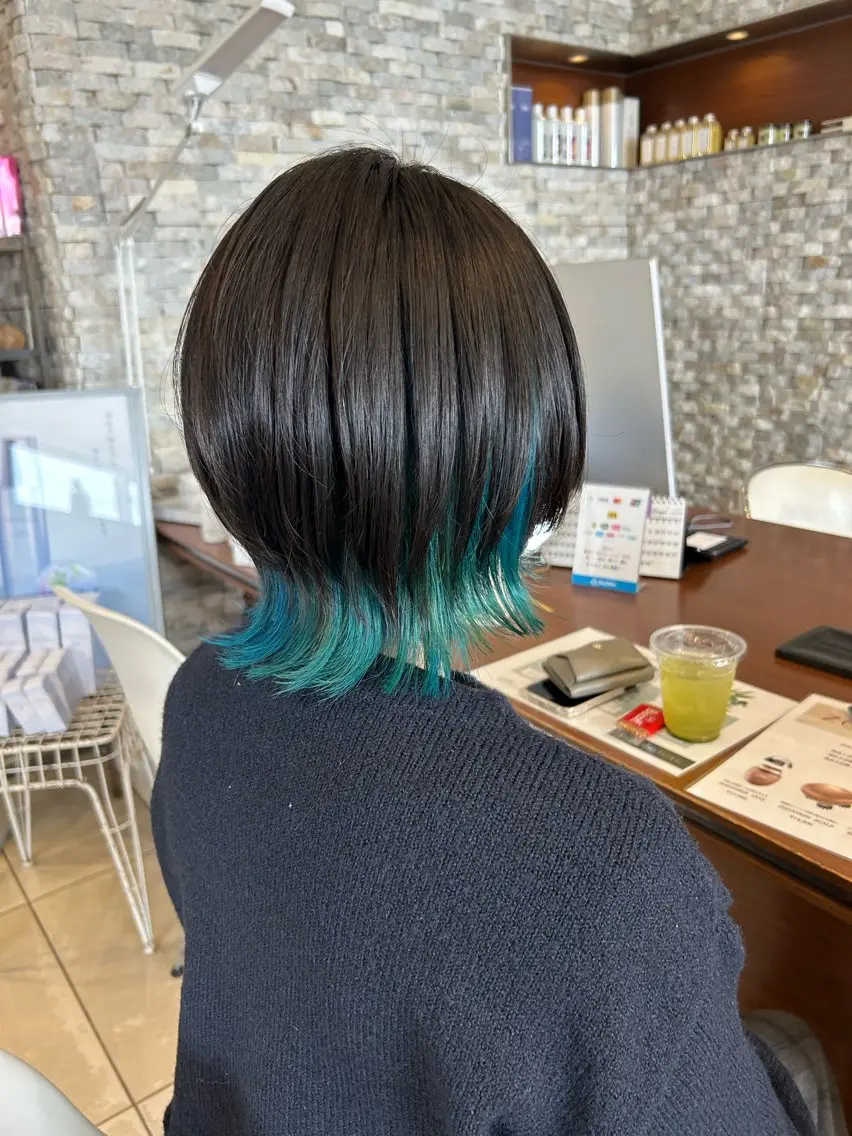 ショート カラー 丸山 莉世のヘアスタイル
