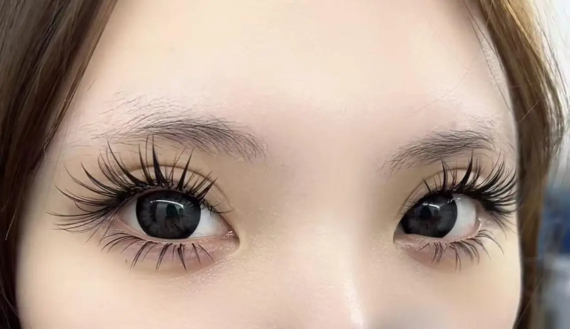 マツエク・マツパ バインドロック 束感まつ毛 フラットラッシュ 韓国風マツエク 下まつげエクステ Maki💝ネイル& マツエク🎀LED店のネイルデザイン