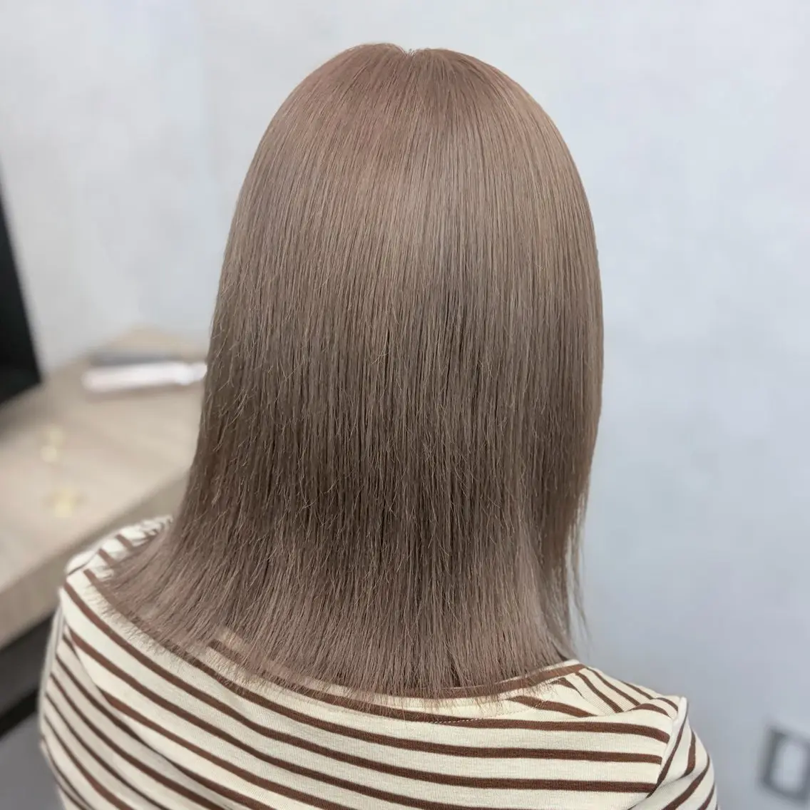 ミディアム カラー 透明感カラー グレージュ ヘアカラー 🥣あゆ/梅田/ハイ トーン/ブリーチ🩶のヘアスタイル