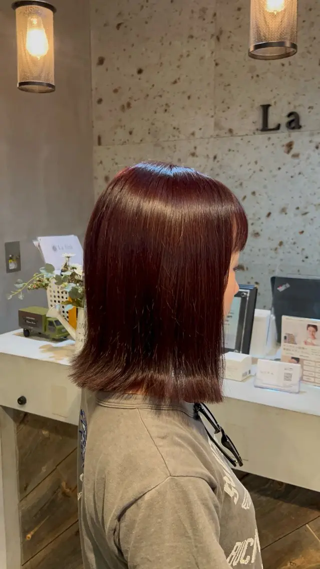 ミディアム カラー カシス レッドカラー かじももな|女性限定 パーマモデル募集!のヘアスタイル