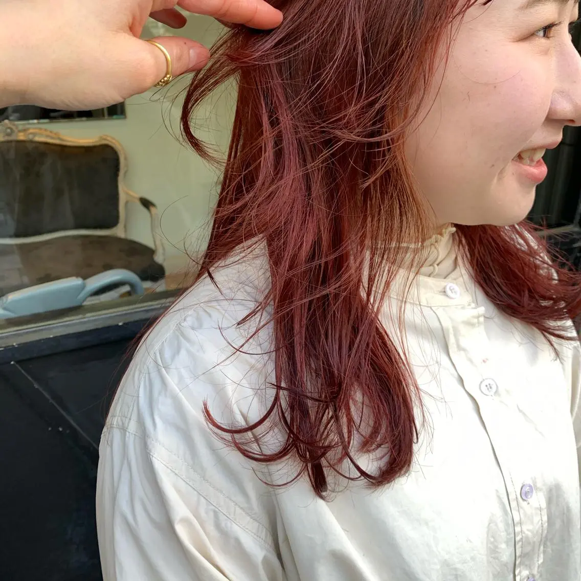 ロング カラー SAKINO ベージュカラーのヘアスタイル