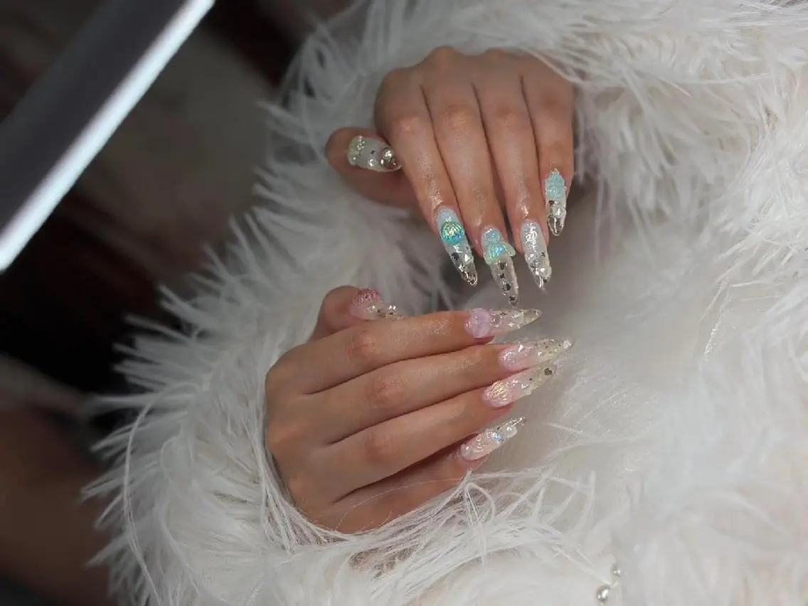 ネイル オーロラネイル 氷ネイル・うるうるネイル 韓国ネイル 水色 夏ネイル ハンドネイル kirakime nailのネイルデザイン