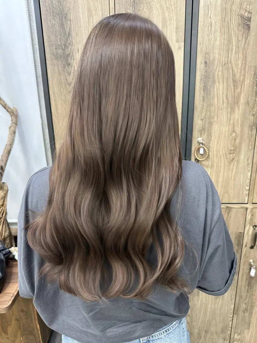 ロング ヘアカラー 鈴木 菜々映のヘアスタイル
