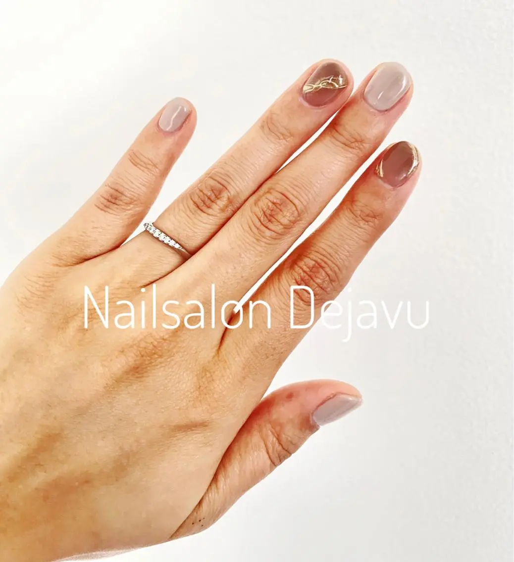 ネイル アートネイル ゴールド ワンカラーネイル Nail salon Dejavu 🌿のネイルデザイン