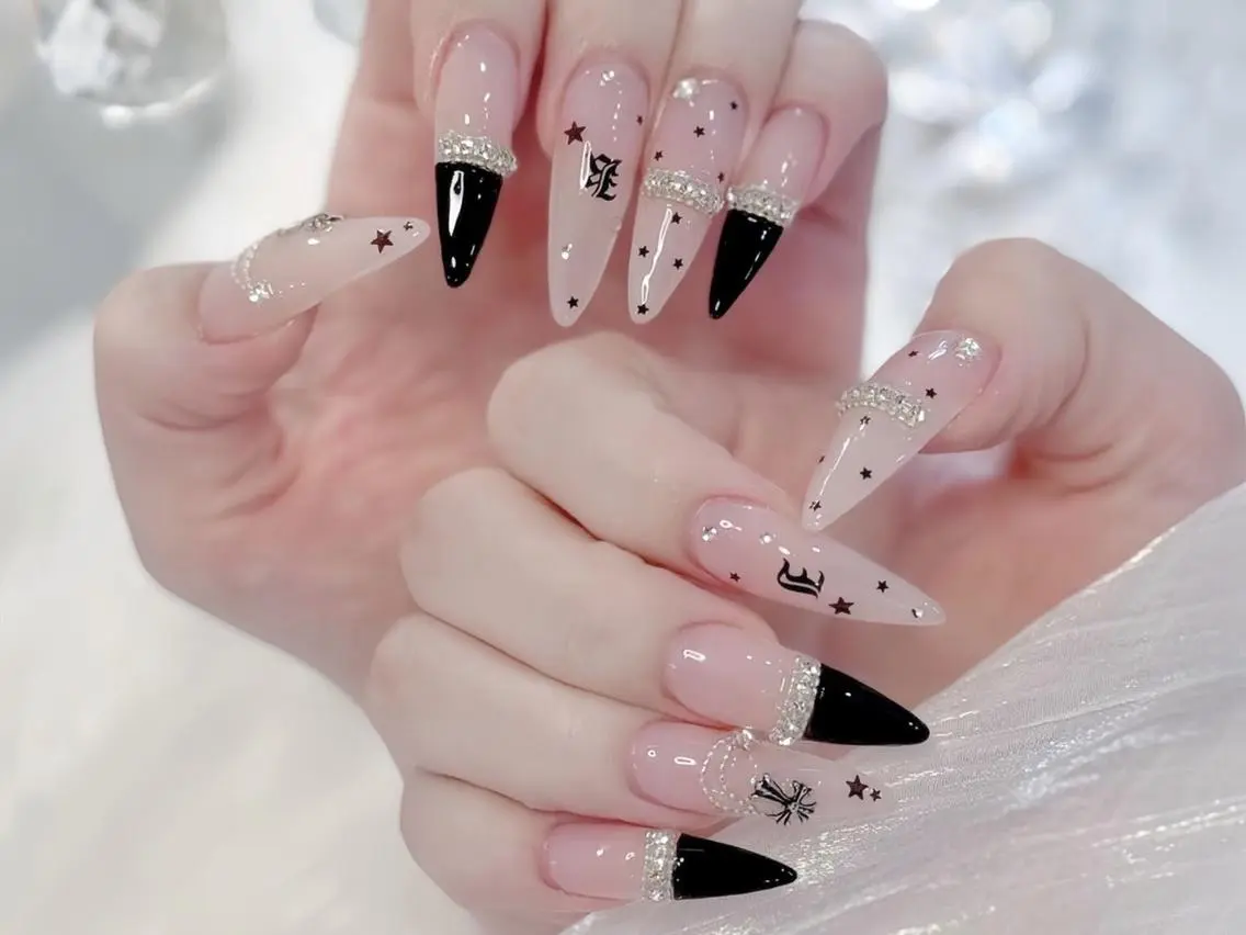 ネイル 韓国ネイル マグネットネイル 持ち込み ニュアンスネイル シンプルネイル ハンドネイル Huynnail Shinjukuのネイルデザイン