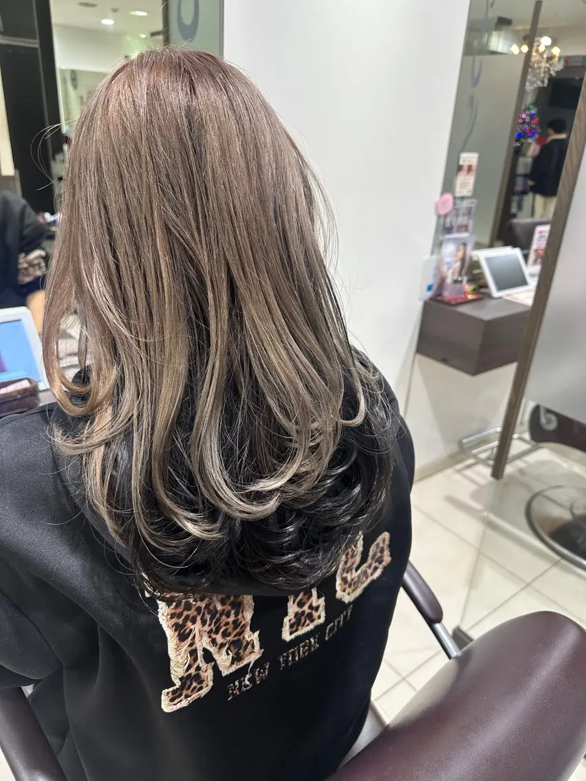 セミロング カット ヘアカラー 木曜日空きあり‼️ 艶々カラー🩷のヘアスタイル