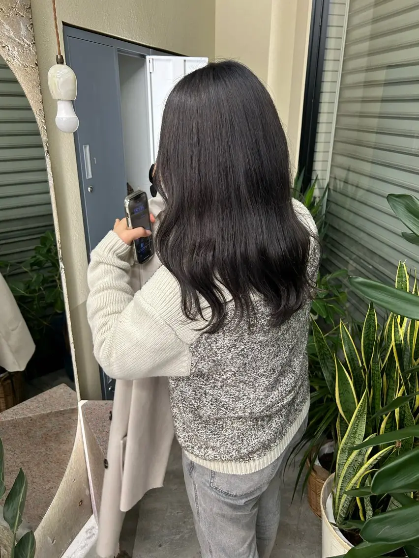 セミロング カラー 透明感カラー 寺澤 花梨のヘアスタイル
