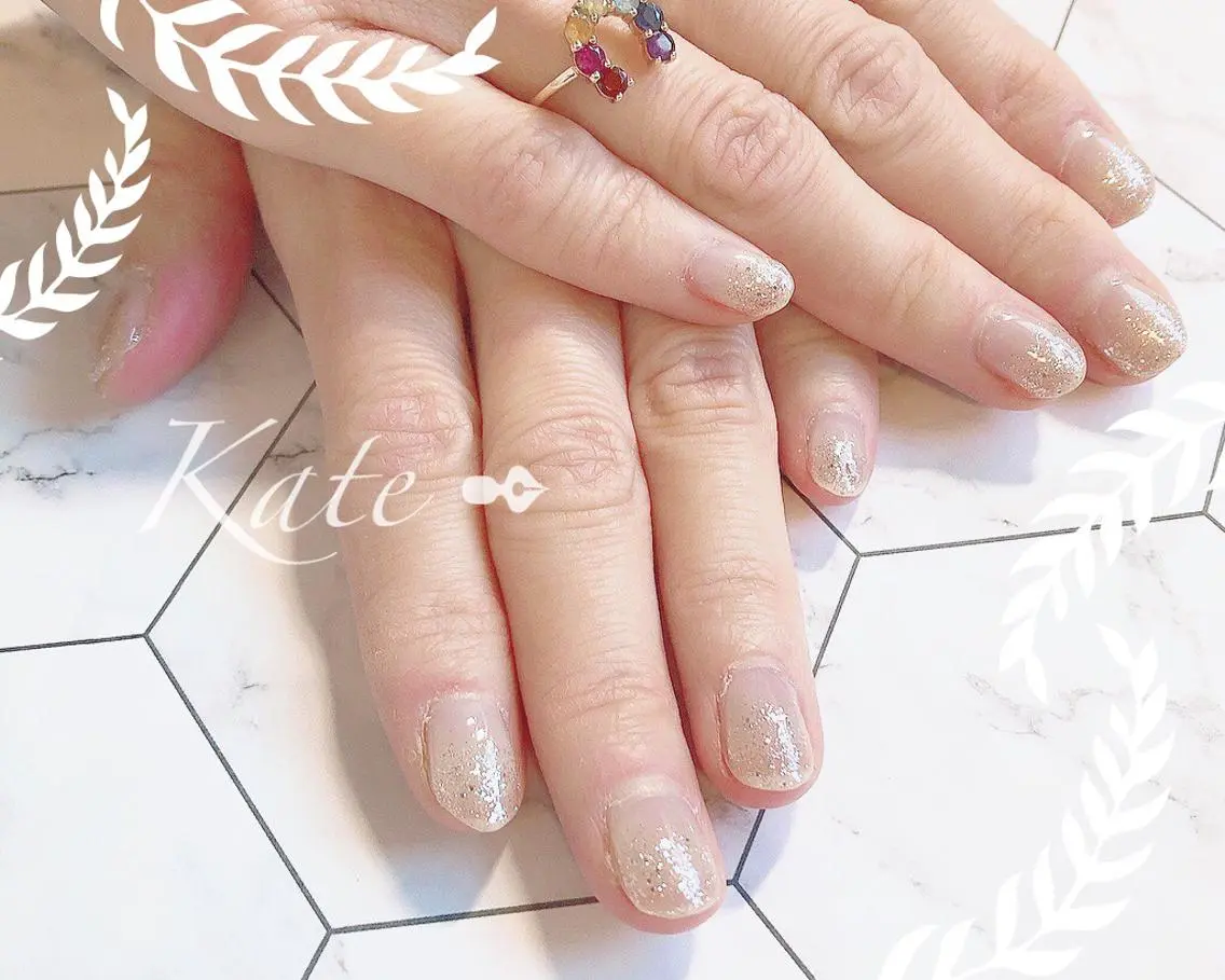 ネイル グラデーション ラメ(グリッター) ラメグラデーション シルバー 🌿KATE 🌿のネイルデザイン