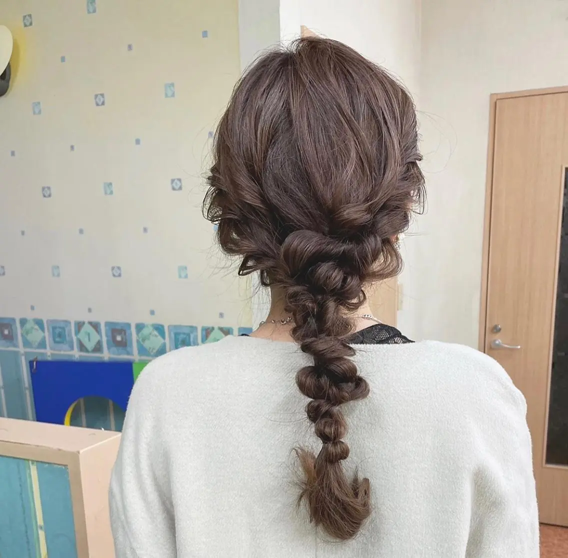 セミロング ヘアアレンジ yui .のヘアスタイル