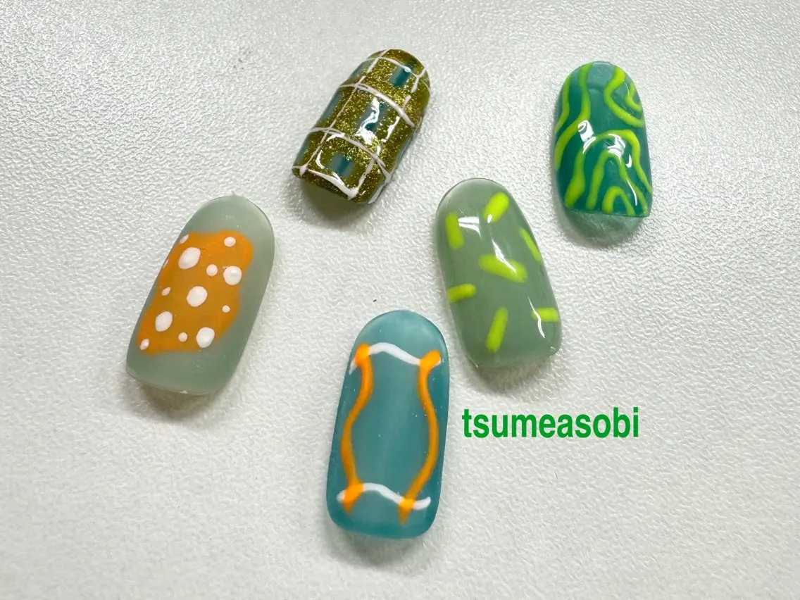 ネイル グリーン tsumeasobi 🪬macoのネイルデザイン