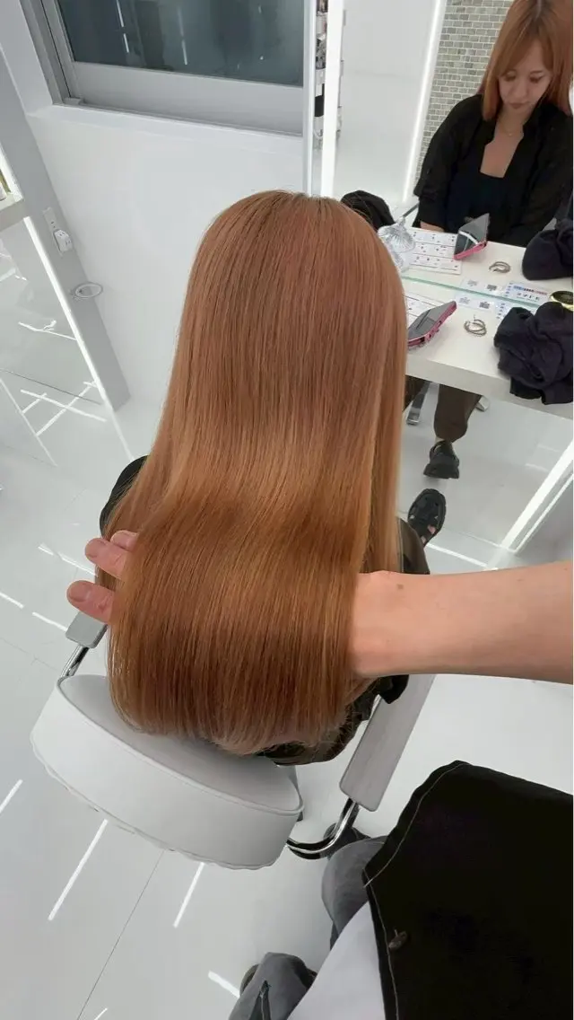 ロング カラー 赤み消し艶カラー🩵 前髪顔周り あやなのヘアスタイル