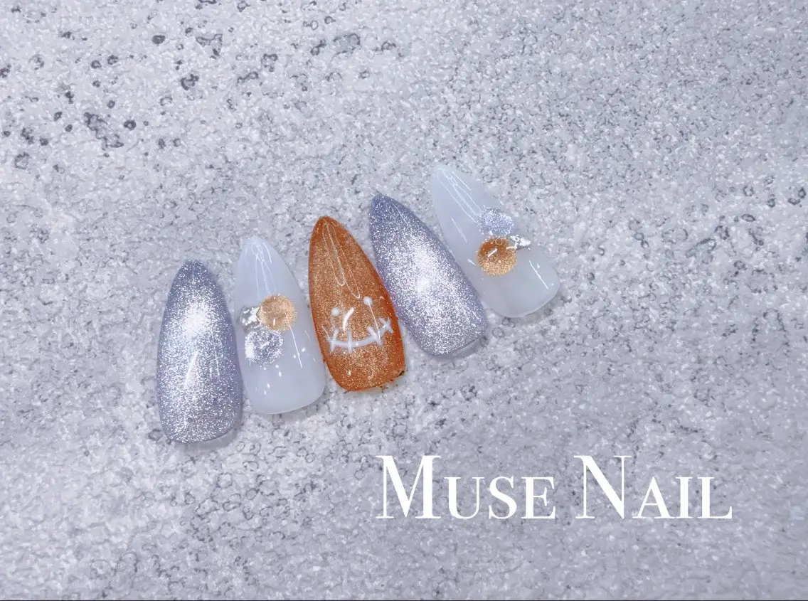 ネイル ハロウィン キラキラネイル オレンジ シルバー シンプルネイル muse nailのネイルデザイン