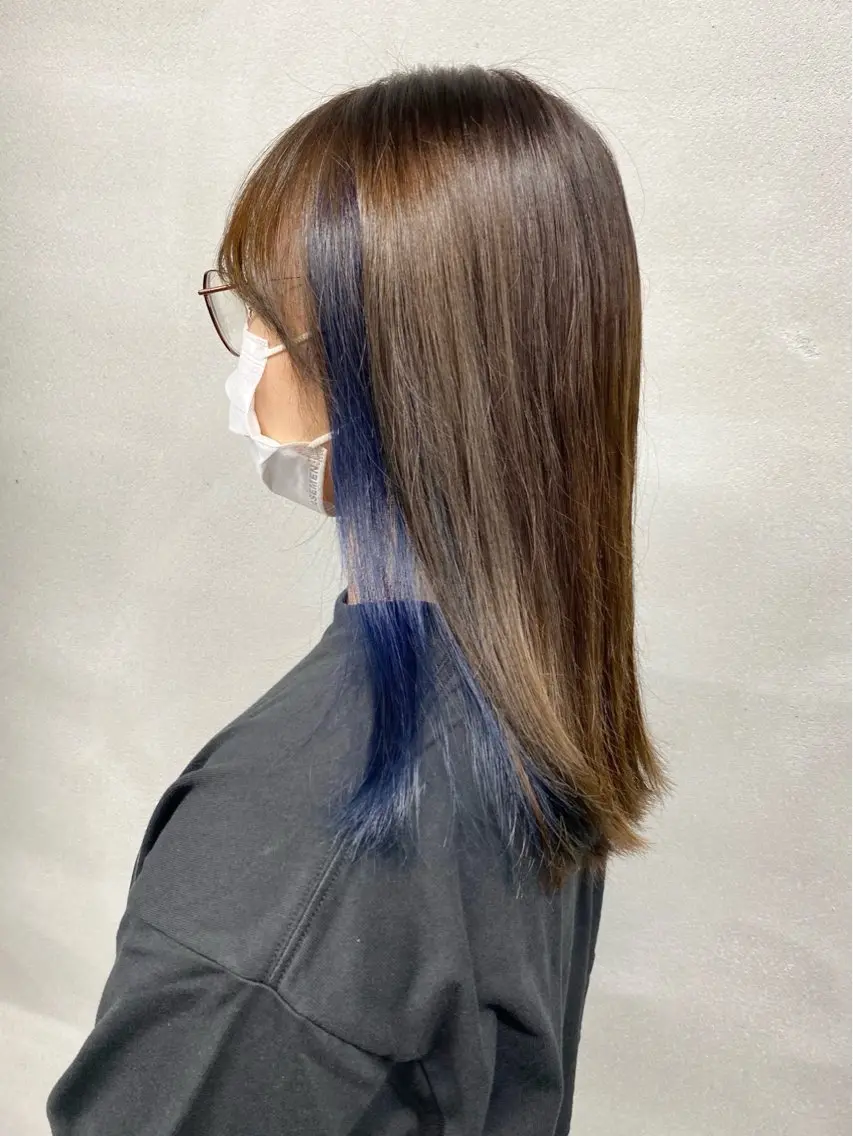セミロング カラー アッシュ アッシュグレー アッシュグレージュ ブリーチ ブルーカラー 柏 デザインカラー/ レイヤー🐣シオリのヘアスタイル