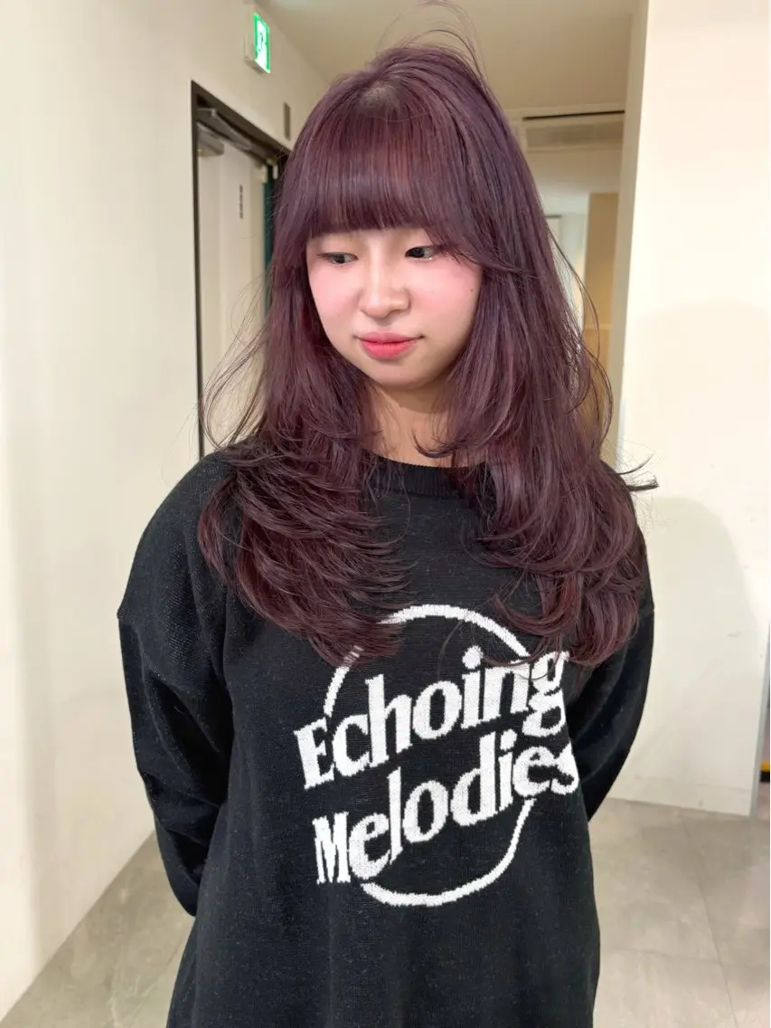 ロング カラー 黒髪 ブリーチ 卒業式のヘアスタイル レイヤーカット カット ヘアカラー mizuki/ピンク ベージュ.レイヤーのヘアスタイル