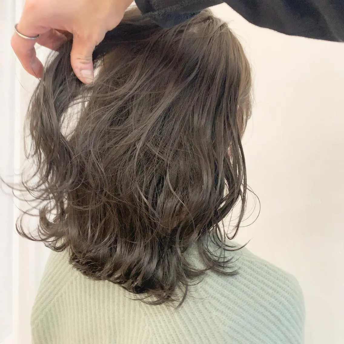 ロング カラー マツエク・マツパ ハイトーンボブ 前田 表参道　グレージュのヘアスタイル