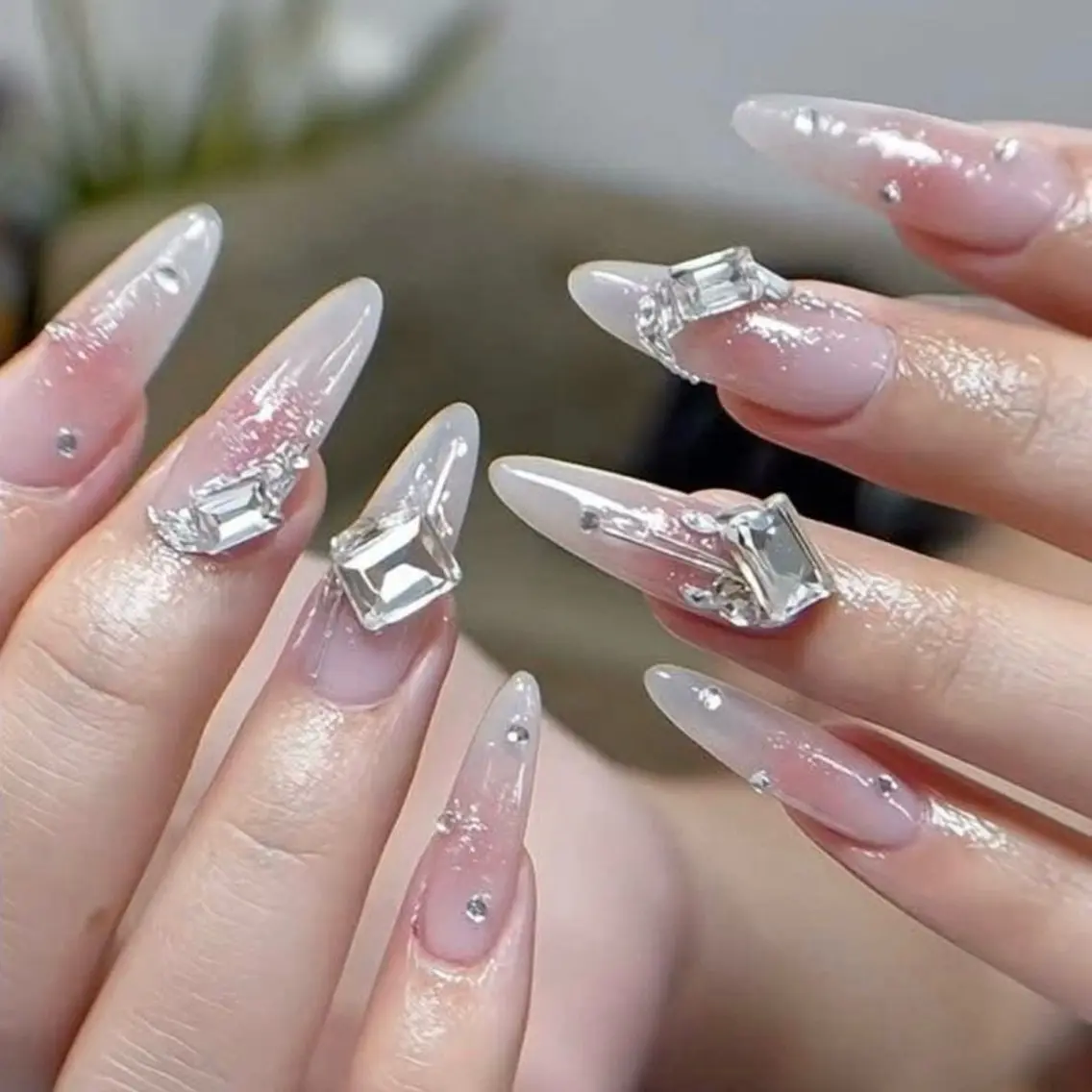 ミディアム ガー NAILのネイルデザイン