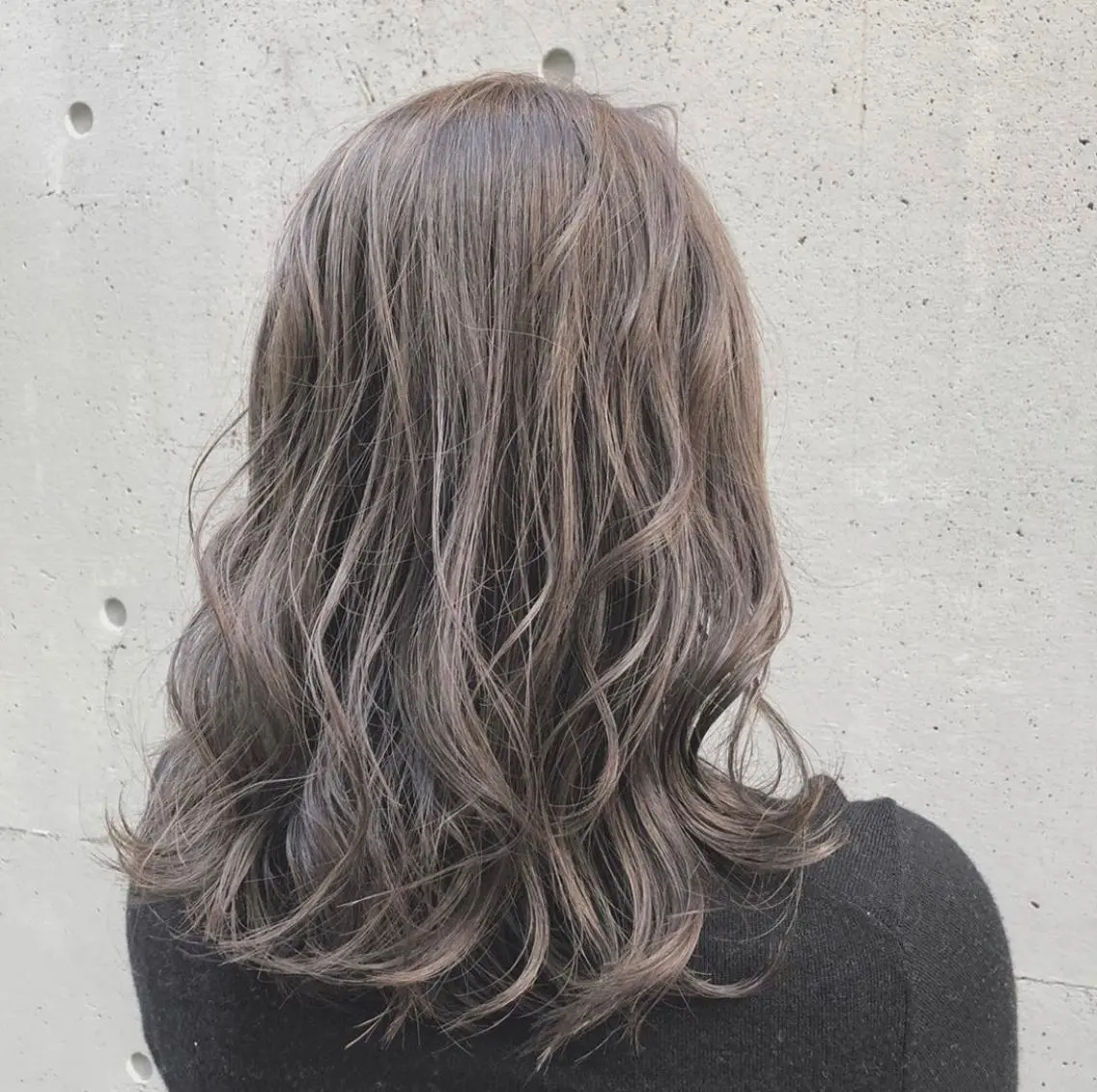 セミロング カラー パーマ ヘアアレンジ メンズ キッズ マツエク・マツパ グレージュ 田中 裕士のヘアスタイル