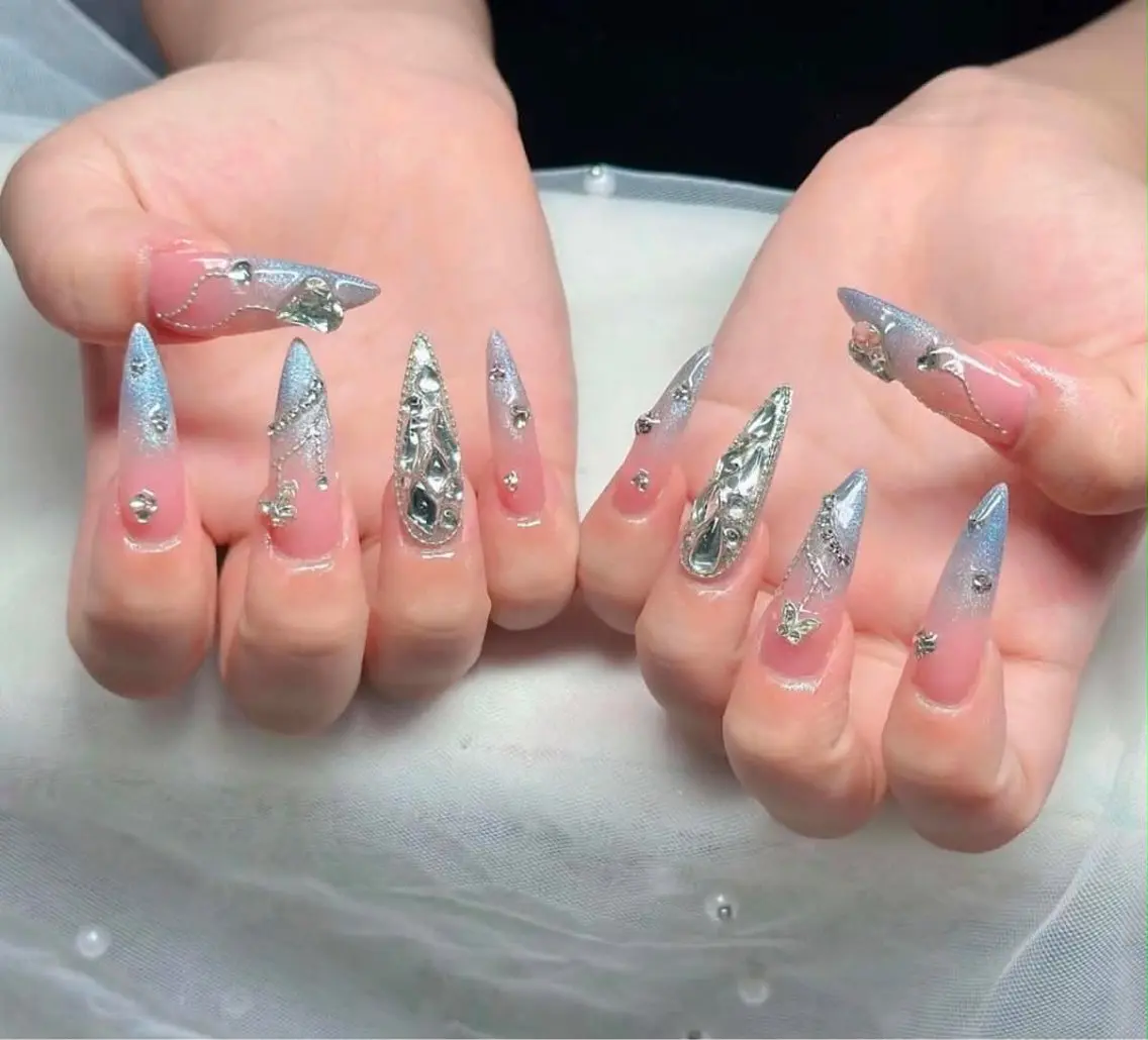 ネイル アートネイル ボルドー フレンチネイル ジェルネイル 氷ネイル・うるうるネイル ハンドネイル Julie Nail Rinのネイルデザイン