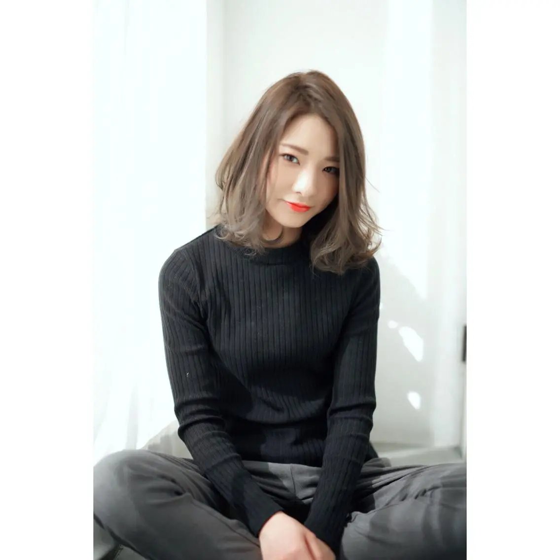 ミディアム カラー fio マナミのヘアスタイル