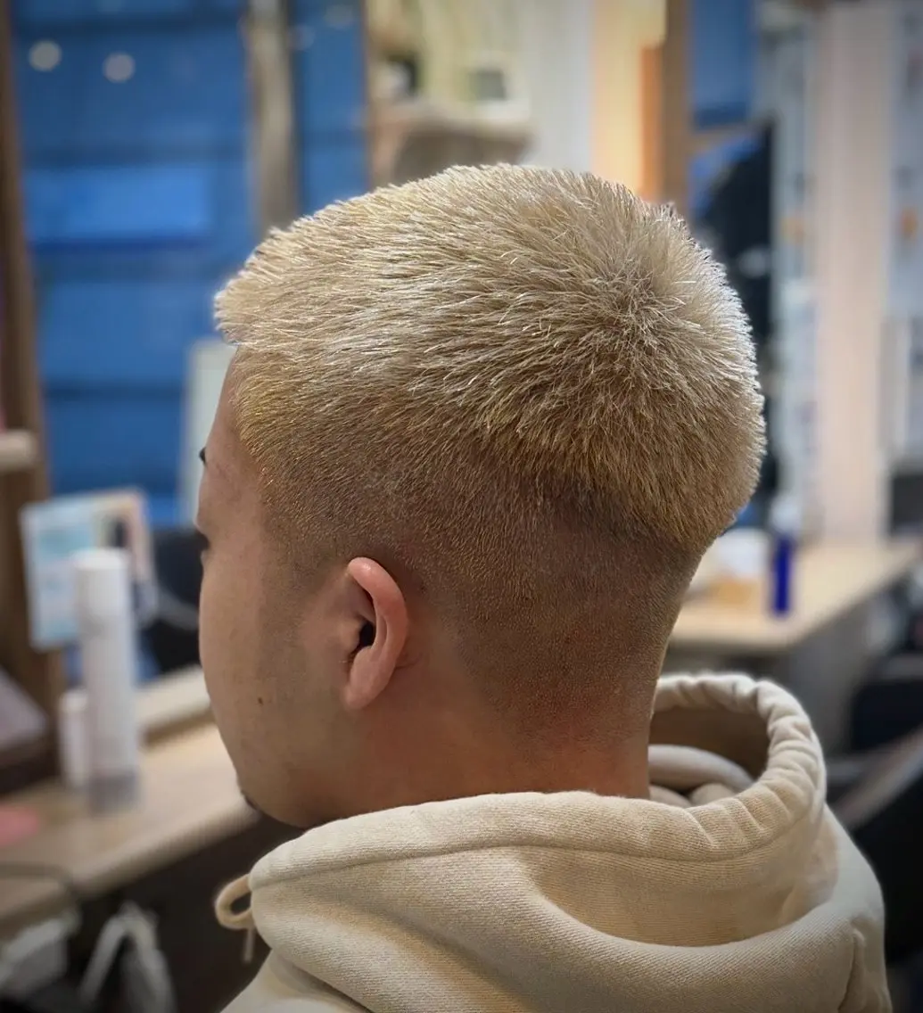 ショート 🧊メンズ/ギャル/ ブリーチカラー🧊のヘアスタイル