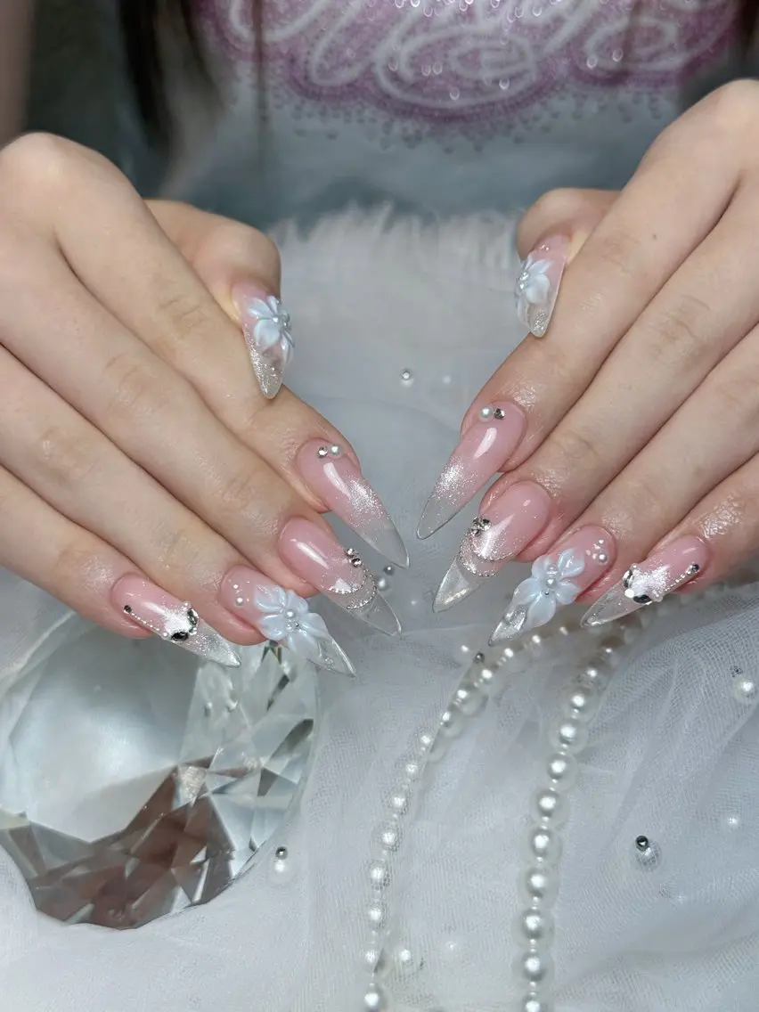 ネイル チークネイル ドット フレンチネイル グラデーション ハート ハンドネイル Julli NailStudioのネイルデザイン