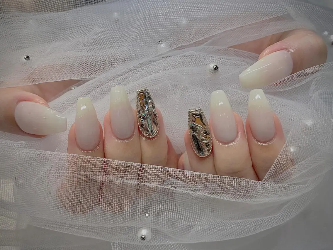 ネイル ハンドネイル I-nailロング /ワンホン/キラキラのネイルデザイン