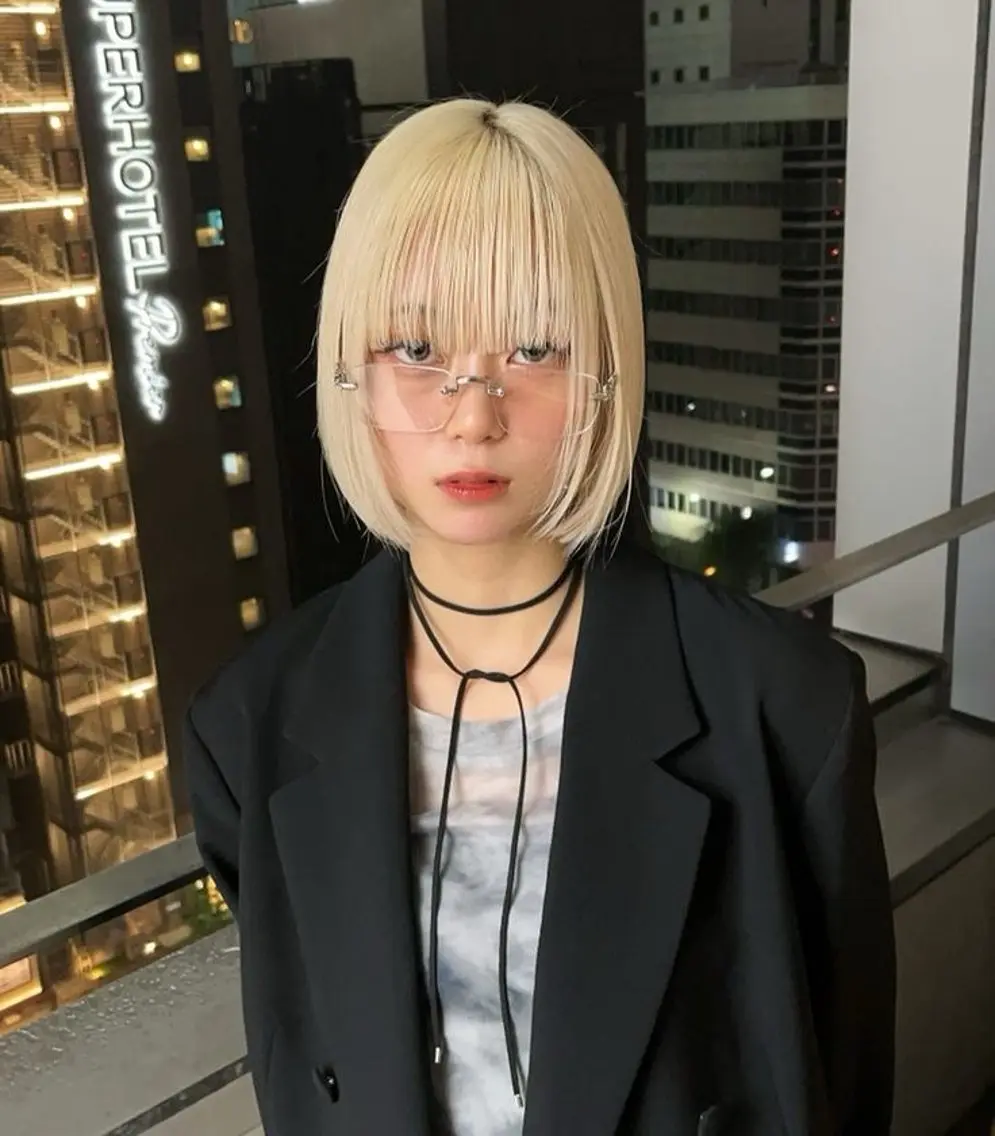 セミロング カラー 🫧モテる💗ダメー ジレスハイトーン🫧のヘアスタイル