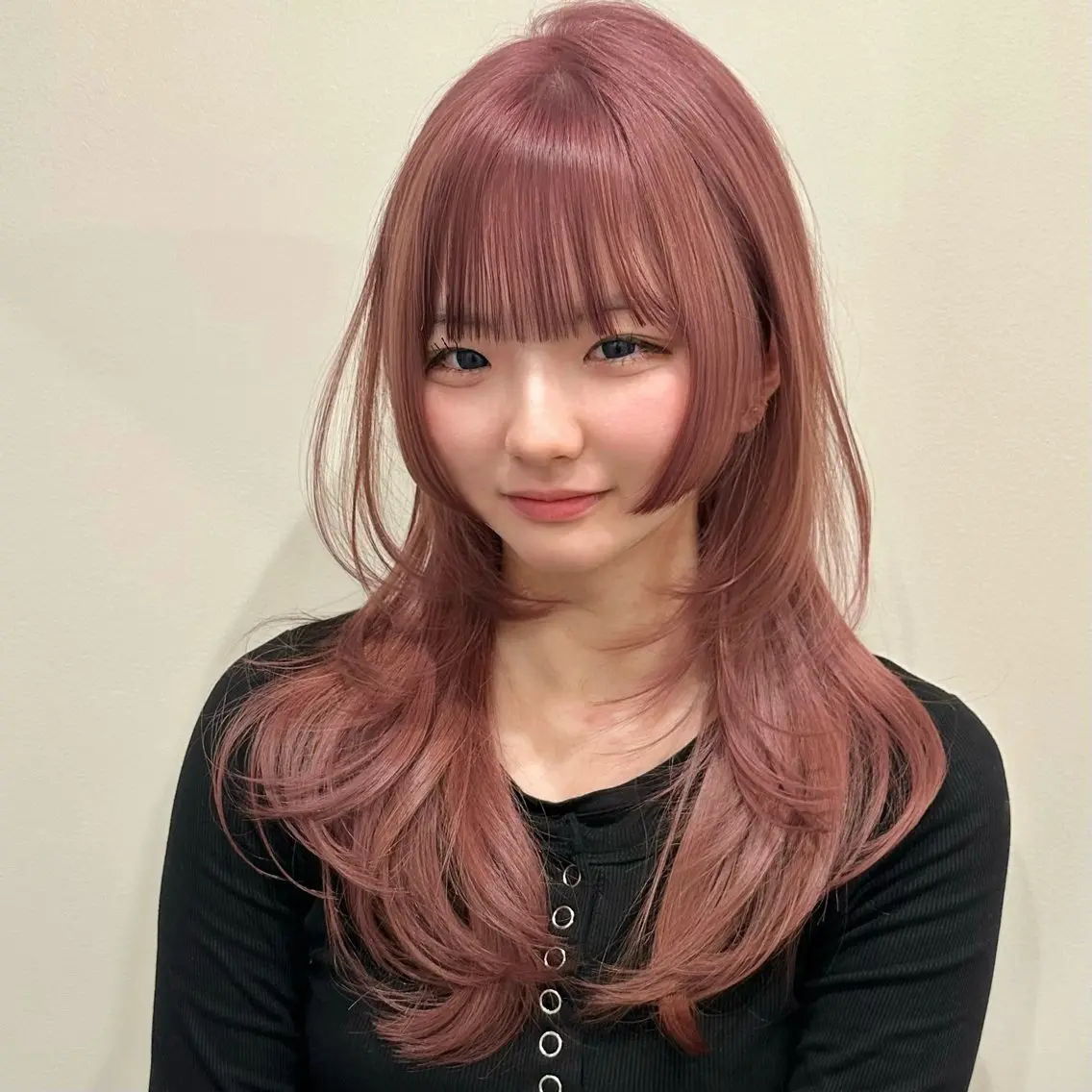 ミディアム カット ヘアカラー トリートメント 🌹ハッシュカット、 レイヤー韓国ヘア🌹のヘアスタイル