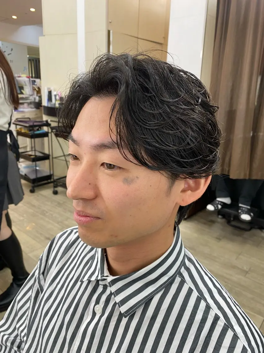 ミディアム パーマ メンズ ミディアムパーマ フェザーパーマ メンズパーマ カット パーマ 市川 博紀 店長のヘアスタイル